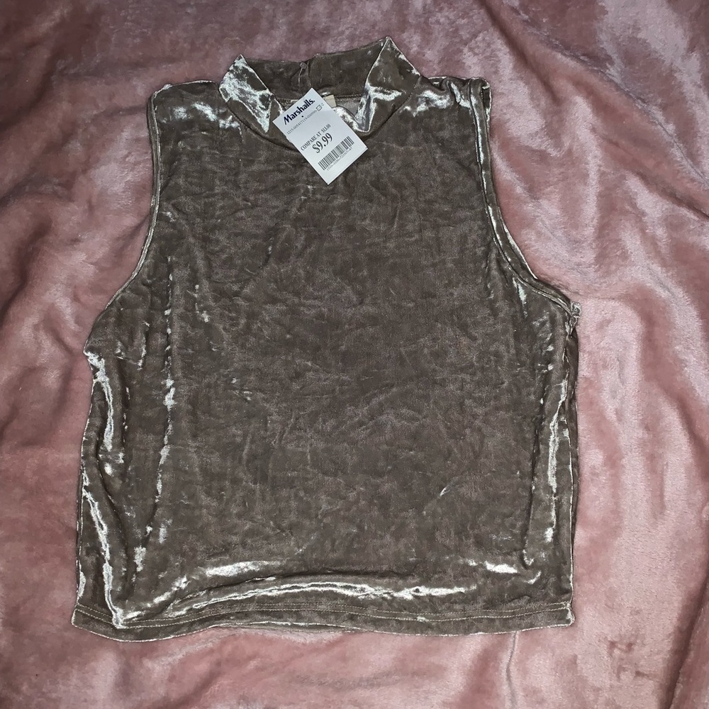 Badge crop top